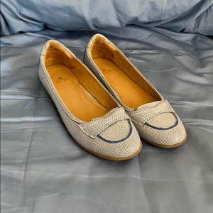 Size 8 blue and white peter Millar slides